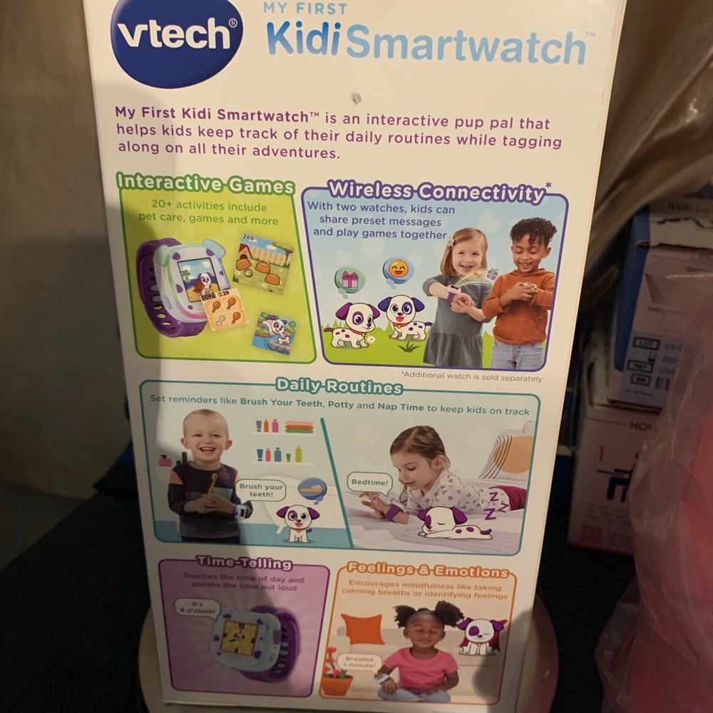 VTech Kidizoom Smartwatch in Purple‎ and White - Picture 4 of 9